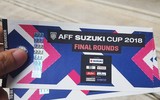 [ẢNH] Nhiều CĐV hớn hở nhận vé xem chung kết lượt về AFF Cup 2018