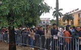[ẢNH] Nhiều CĐV hớn hở nhận vé xem chung kết lượt về AFF Cup 2018