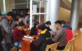 [ẢNH] Nhiều CĐV hớn hở nhận vé xem chung kết lượt về AFF Cup 2018