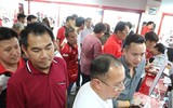 [ẢNH] Đặng Văn Lâm đẹp như người mẫu trong ngày Muangthong Utd ra mắt trang phục mới