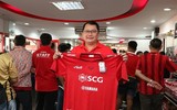 [ẢNH] Đặng Văn Lâm đẹp như người mẫu trong ngày Muangthong Utd ra mắt trang phục mới