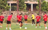 [ẢNH] Đặng Văn Lâm đẹp như người mẫu trong ngày Muangthong Utd ra mắt trang phục mới