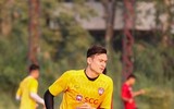 [ẢNH] Đặng Văn Lâm đẹp như người mẫu trong ngày Muangthong Utd ra mắt trang phục mới