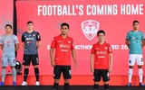 [ẢNH] Đặng Văn Lâm đẹp như người mẫu trong ngày Muangthong Utd ra mắt trang phục mới