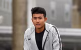 [ẢNH] Xuân Trường lặng lẽ dưới mưa ở Tokyo, chuẩn bị đá Champions League