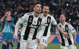 [ẢNH] Bạn gái xinh đẹp khóc nức nở nhìn Ronaldo thăng hoa