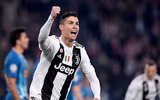 [ẢNH] Bạn gái xinh đẹp khóc nức nở nhìn Ronaldo thăng hoa