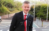 [ẢNH] Sir Alex bất chấp tuổi già, sang Nou Camp 