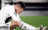 [ẢNH] Ronaldo quằn quại đau khổ khi Juve bị loại ở Champions League