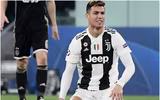 [ẢNH] Ronaldo quằn quại đau khổ khi Juve bị loại ở Champions League