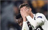 [ẢNH] Ronaldo quằn quại đau khổ khi Juve bị loại ở Champions League