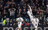 [ẢNH] Ronaldo quằn quại đau khổ khi Juve bị loại ở Champions League