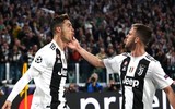 [ẢNH] Ronaldo quằn quại đau khổ khi Juve bị loại ở Champions League