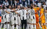 [ẢNH] Ronaldo thoải mái tu rượu khi Juve vô địch Serie A sớm 5 vòng