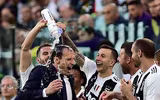 [ẢNH] Ronaldo thoải mái tu rượu khi Juve vô địch Serie A sớm 5 vòng