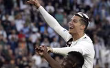[ẢNH] Ronaldo thoải mái tu rượu khi Juve vô địch Serie A sớm 5 vòng