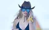 [ẢNH] Mỹ nữ quần vợt Bouchard khoe đường cong gợi cảm trên biển Miami