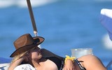 [ẢNH] Mỹ nữ quần vợt Bouchard khoe đường cong gợi cảm trên biển Miami