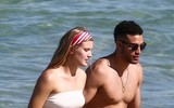 [ẢNH] Mỹ nữ quần vợt Bouchard khoe đường cong gợi cảm trên biển Miami