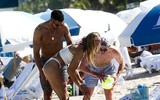 [ẢNH] Mỹ nữ quần vợt Bouchard khoe đường cong gợi cảm trên biển Miami