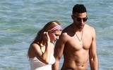 [ẢNH] Mỹ nữ quần vợt Bouchard khoe đường cong gợi cảm trên biển Miami
