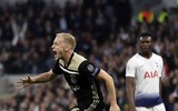 [ẢNH] Rợn người hình ảnh sao Tottenham nằm sân với khuôn mặt đầm đìa máu