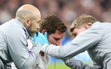 [ẢNH] Rợn người hình ảnh sao Tottenham nằm sân với khuôn mặt đầm đìa máu