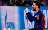 [ẢNH] Liverpool thảm bại, Salah cúi đầu trước Messi