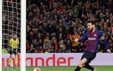[ẢNH] Liverpool thảm bại, Salah cúi đầu trước Messi