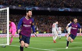 [ẢNH] Liverpool thảm bại, Salah cúi đầu trước Messi