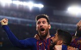 [ẢNH] Liverpool thảm bại, Salah cúi đầu trước Messi