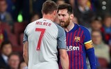 [ẢNH] Liverpool thảm bại, Salah cúi đầu trước Messi