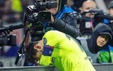 [ẢNH] Messi suy sụp sau trận thua thảm trước Liverpool