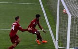 [ẢNH] Messi suy sụp sau trận thua thảm trước Liverpool