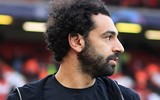 [ẢNH] Salah gây sốt khi mặc chiếc áo in thông điệp đặc biệt đến sân Anfield