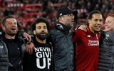 [ẢNH] Salah gây sốt khi mặc chiếc áo in thông điệp đặc biệt đến sân Anfield