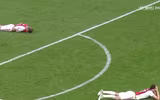 [ẢNH] Dàn sao trẻ Ajax gục xuống sân như ngả rạ sau khi bị loại nghiệt ngã