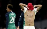 [ẢNH] Dàn sao trẻ Ajax gục xuống sân như ngả rạ sau khi bị loại nghiệt ngã