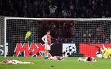 [ẢNH] Dàn sao trẻ Ajax gục xuống sân như ngả rạ sau khi bị loại nghiệt ngã