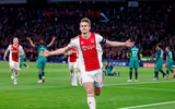 [ẢNH] Dàn sao trẻ Ajax gục xuống sân như ngả rạ sau khi bị loại nghiệt ngã