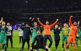 [ẢNH] HLV Pochettino khóc ‘ngon lành’ sau chiến thắng kỳ diệu của Spurs