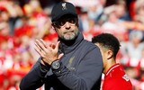[ẢNH] Liverpool gượng cười an ủi nhau khi trở thành kẻ về nhì hay nhất lịch sử