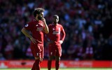 [ẢNH] Liverpool gượng cười an ủi nhau khi trở thành kẻ về nhì hay nhất lịch sử