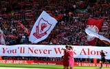 [ẢNH] Liverpool gượng cười an ủi nhau khi trở thành kẻ về nhì hay nhất lịch sử