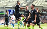 [ẢNH] Man City hưng phấn nâng cao cúp vô địch Ngoại hạng Anh lần thứ tư