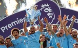 [ẢNH] Man City hưng phấn nâng cao cúp vô địch Ngoại hạng Anh lần thứ tư