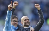 [ẢNH] Man City hưng phấn nâng cao cúp vô địch Ngoại hạng Anh lần thứ tư
