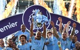 [ẢNH] Man City hưng phấn nâng cao cúp vô địch Ngoại hạng Anh lần thứ tư
