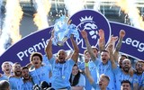 [ẢNH] Man City hưng phấn nâng cao cúp vô địch Ngoại hạng Anh lần thứ tư