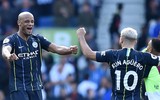 [ẢNH] Man City hưng phấn nâng cao cúp vô địch Ngoại hạng Anh lần thứ tư